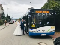 Pojechali do ślubu... autobusem miejskim