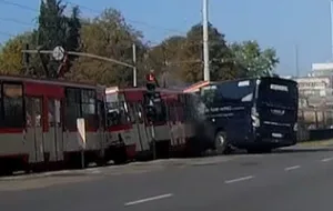 Prokuratura bada wypadek autokaru i tramwaju