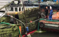 Wyciągnięto zatopiony jacht, który od lat zalegał w gdańskiej marinie
