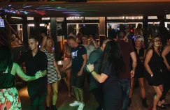 Dokąd na tańce i późną kolację? Dyskoteki i restauracje w jednym