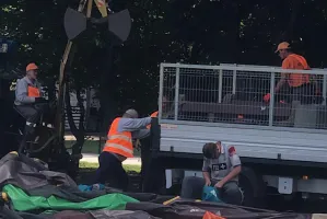 Spór o Park Rady Europy w Gdyni. Zniknęły śmietniki, pojawiły się śmieci