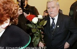 Odtrącona dłoń Wałęsy