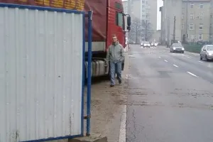 Budowa wygnała pieszych na ulicę