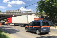 Zmiany przy wiadukcie na Hallera z opóźnieniem