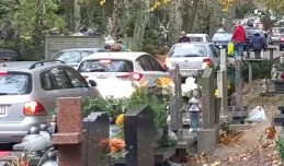 Cmentarze w Gdańsku zastawione autami