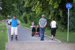 Czy należy jeździć rowerem po ścieżkach rowerowych?