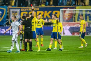 Arka Gdynia - Legia Warszawa 0:1. Czerwona kartka i kontrowersje sędziowskie
