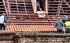 "Mnich i mniszka" na dachu Wielkiego Młyna