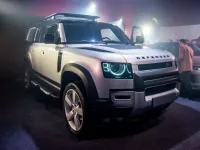 Powrót legendarnego Land Rovera Defendera w Studio Panika