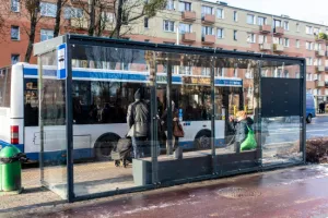 Gdynia kupiła zasilane solarnie wiaty przystankowe