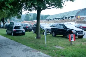 Parkingi przy Ergo Arenie są zbyt małe?
