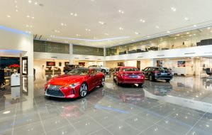 Nowy salon Lexusa oficjalnie otwarty. To największy obiekt marki w Polsce