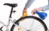 Szoruj i smaruj. Jak i czym czyścić rower?