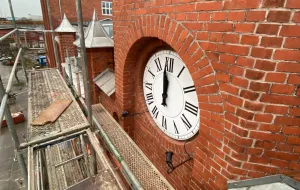 Zegar wrócił na teren stoczni po 75 latach