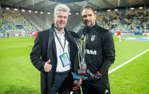 Arka Gdynia - Cracovia 0:1. Pavels Steinbors otrzymał puchar Ligowca Roku 2019