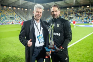 Arka Gdynia - Cracovia 0:1. Pavels Steinbors otrzymał puchar Ligowca Roku 2019