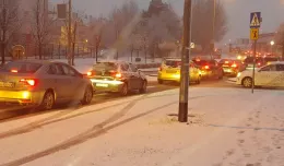 Opady śniegu utrudniły jazdę po Trójmieście