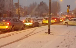 Opady śniegu utrudniły jazdę po Trójmieście