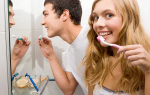 Jak dbać o zęby, żeby sobie nie zaszkodzić?