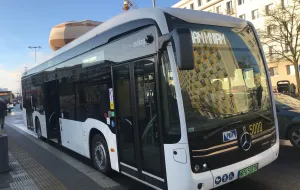 Pączki w i na elektrycznym autobusie w Gdyni