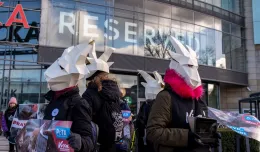 Protestowali przeciwko używaniu kaszmiru przez gdańską firmę odzieżową