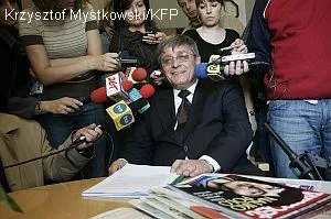 "Wprost" ponownie atakuje rektora UG