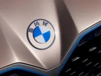 BMW zmienia logo. Nowe jest przezroczyste