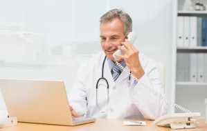 Coraz więcej pacjentów dostaje porady przez telefon