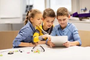 Spektakle, treningi, nauka języka czy matematyki - wszytko bez wychodzenia z domu
