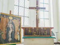 Gotycki ołtarz powrócił do Bazyliki Mariackiej