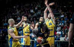 Asseco Arka Gdynia i Trefl Sopot negocjują z koszykarzami rozwiązanie kontraktów
