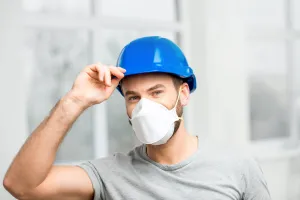 Invest Komfort kupił pięć respiratorów i maseczki dla szpitali