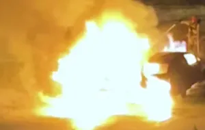 Dwa auta spłonęły w nocy na Szadółkach