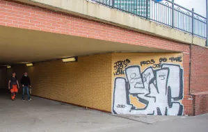 Mural i farba antygraffiti w tunelu pod Błędnikiem. To pomysł na walkę z bazgrołami