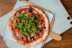 Pizza dobra na wszystko. Gdzie zamówić z dowozem?