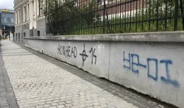 Neonazistowskie symbole na murach we Wrzeszczu