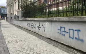 Neonazistowskie symbole na murach we Wrzeszczu