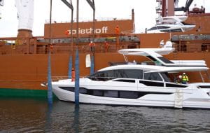 Luksusowe jachty na pokładzie statku "Statengracht"