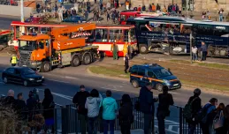Zmarł pasażer autokaru, który zderzył się z tramwajem