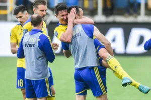 Arka Gdynia - Zagłębie Lubin 3:2. Wielkie emocje z happy endem w meczu przyjaźni