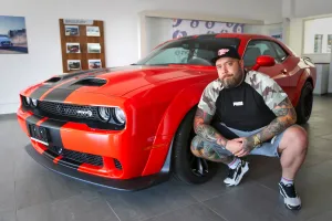 Znany youtuber odebrał 727-konnego Challengera Hellcata