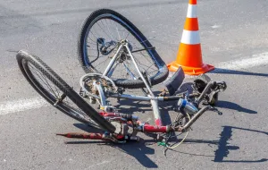 Śmiertelny wypadek w Gdyni. Nietrzeźwy rowerzysta uderzył w słup