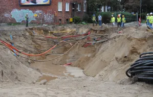 Zaspa: koparka uszkodziła wodociąg na budowie Trasy Słowackiego
