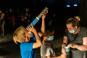 Perseidy, taniec z ogniem i mapping. Nocne podglądanie nieba w Hevelianum