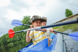 Kajaki, skoki, a może rowery? Atrakcje na ostatni weekend wakacji