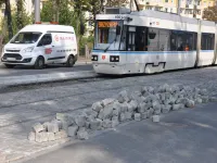 Kamienna kostka wykoleiła tramwaj na Stogach. Koniec remontu za dwa tygodnie