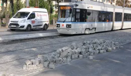 Kamienna kostka wykoleiła tramwaj na Stogach. Koniec remontu za dwa tygodnie