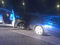 Pijany 19-latek uciekał autem "na minuty" i wjechał w inne auto