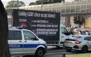 Furgonetka "anty-LGBT" na ulicach Trójmiasta. Doszło do szarpaniny