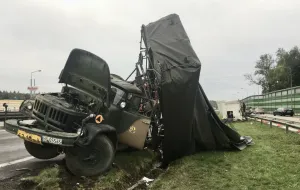 Wypadek wojskowej ciężarówki i tira na obwodnicy